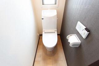温水洗浄機能付きなので、使い勝手が良いです。