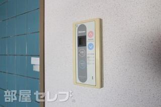 リビングにエアコン設置しています。