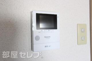 テレビモニターホンで来客の確認ができます。
