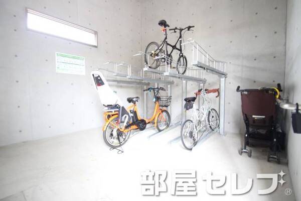 自転車置き場。