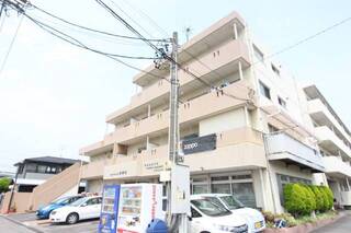 静かな住宅街にあります