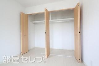 壁一面のクローゼットです。