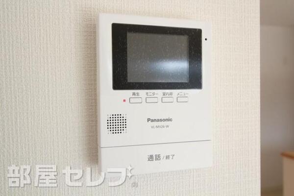 テレビモニターホンで来客の姿が確認できます。