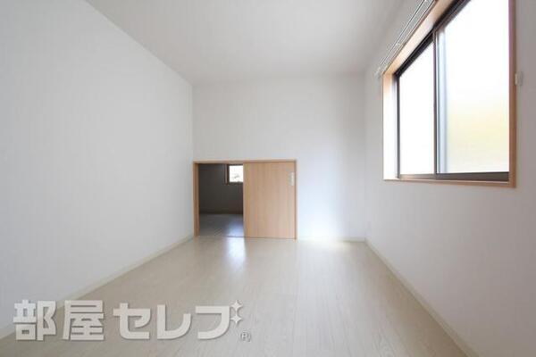 2階の居室です。奥はアンダーロフトです。