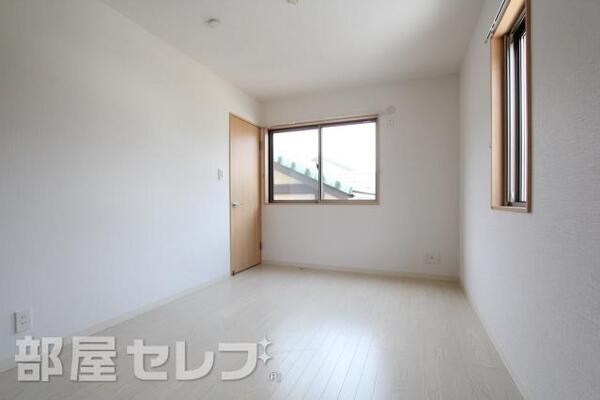 2面採光になっている北側の居室です。