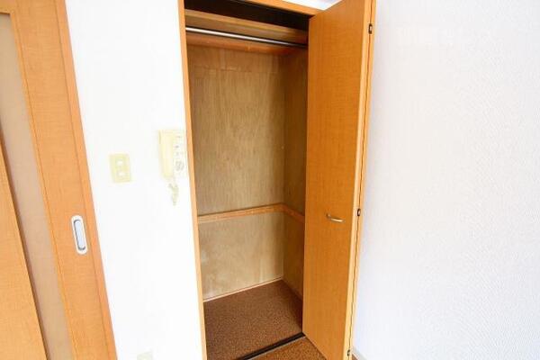 奥行きのあるクローゼットです。