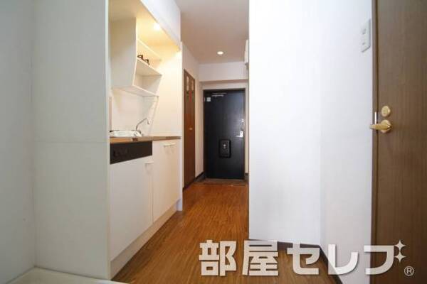 キッチン周辺。