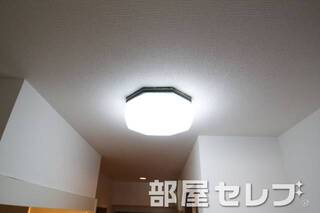 キッチン上部照明。