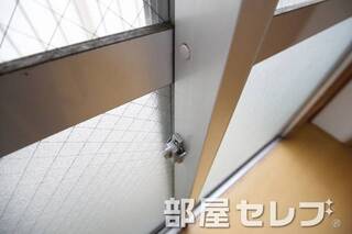 網ガラス。