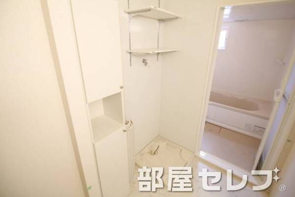 洗濯機置き場はこちらへ。