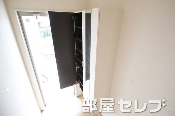 シューズボックス。