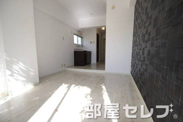 白基調の明るいお部屋です。