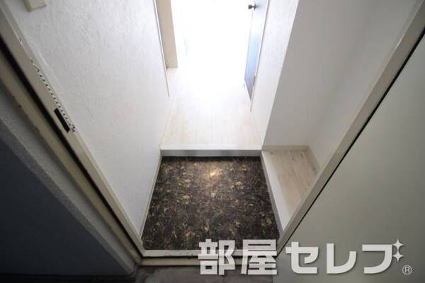 玄関広くて快適。