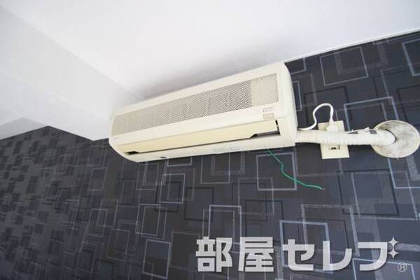 エアコン付きで快適なお部屋に。