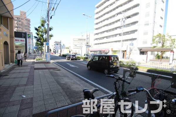 通り沿いの物件です。
