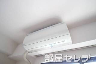 冷暖房エアコン。
