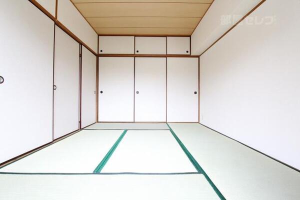 和室でごろごろ出来ます。