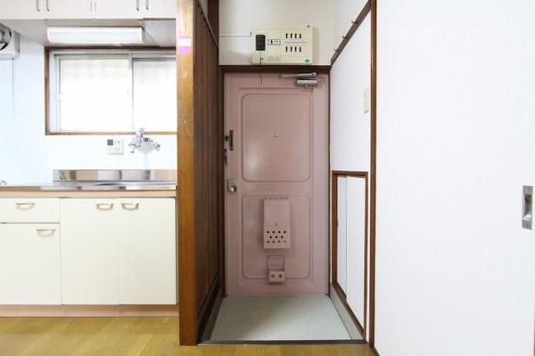 下駄箱付き玄関です。