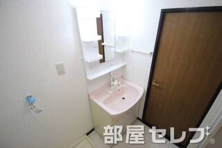 洗髪洗面化粧台。