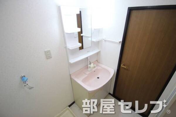 洗髪洗面化粧台。