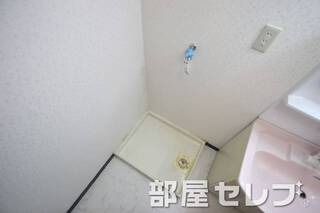 洗濯機置き場はこちらへ。
