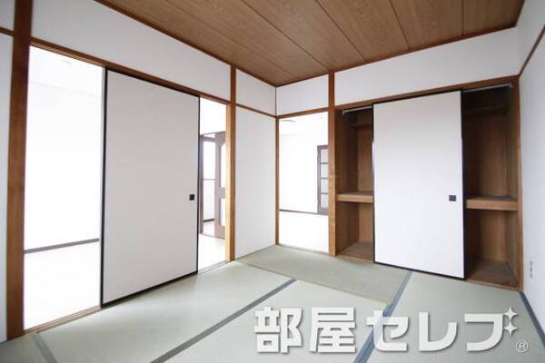 違う角度からの和室。
