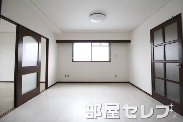 違う角度からダイニング。
