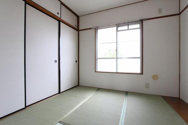 もう一つの和室です。