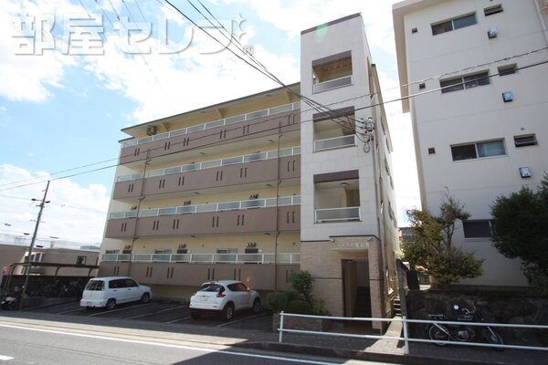 築年数を感じさせない外観です。