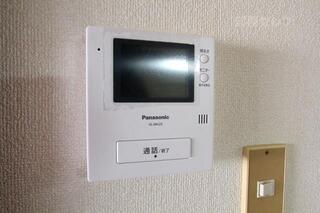 テレビモニターホンで来客時も確認ができます。