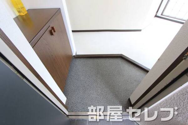 玄関広くて快適。