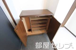 下駄箱はあると玄関すっきりしますね。