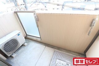 奥行きのあるベランダスペース。