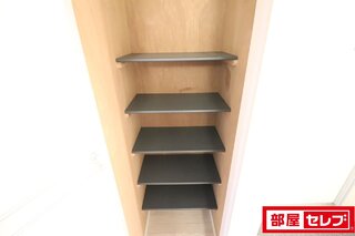 奥行きとスペースのある下駄箱。