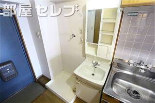 小物が置ける便利な洗面台