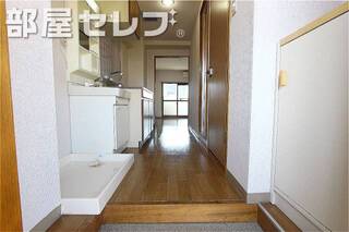 シューズボックス完備の玄関です。