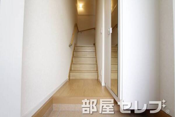 玄関から見ても綺麗です。