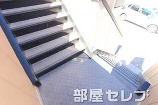 キレイに掃除された階段です。