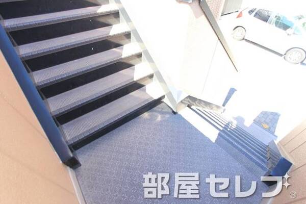 キレイに掃除された階段です。