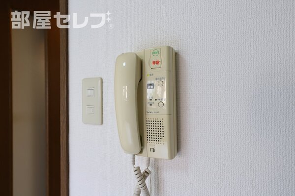 玄関横にシューズボックス備えてます