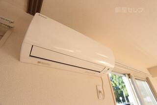 エアコン２機ついております。