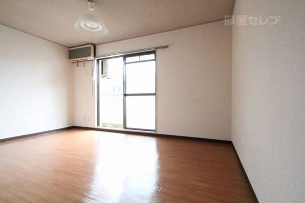 明るいお部屋です。