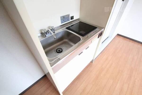 1口電気コンロのシステムキッチンです。