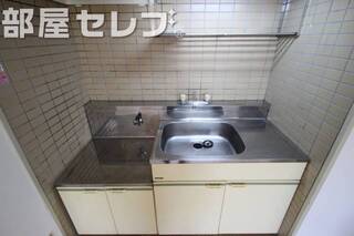 段落ちキッチン。他号室の写真です。