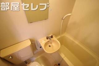 浴室内洗面台。他号室の写真です。