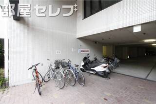 自転車置き場。他号室の写真です。