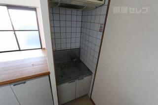 カウンター横にガス台があります