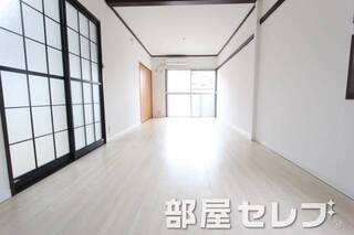 居室はインパクトがある広さ。