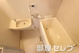 バスルームも綺麗に。サーモ水栓。