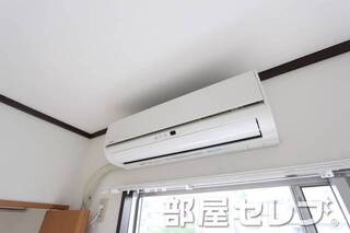 エアコン付きで快適に生活できます。